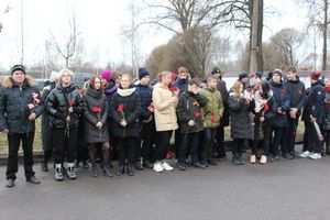 Родственники погибших солдат приняли участие в возложении цветов в Великих Луках