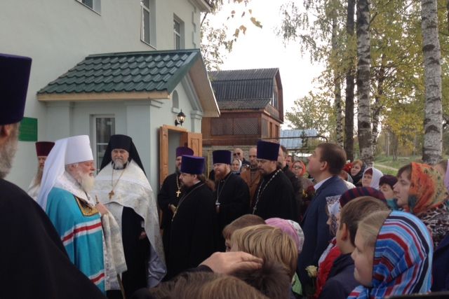 В День учителя Андрей Турчак принял участие в церемонии открытия воскресной школы в Порхове (фото)