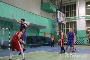 В Великих Луках проходит Открытый Чемпионат г. Великие Луки по баскетболу (фото)