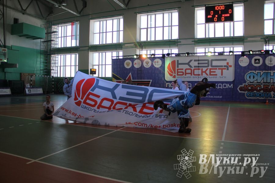 В Великих Луках прошли финальные игры Чемпионата ШБЛ «КЭС-БАСКЕТ» (фото)