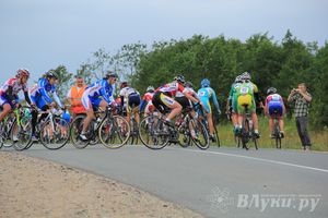 В Великих Луках состоялось награждение победителей Чемпионата России по велоспорту в парной гонке (фото)