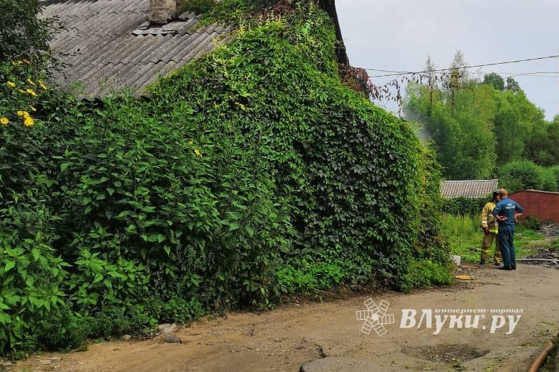 В Великих Луках сегодня тушили пожар (ФОТО)