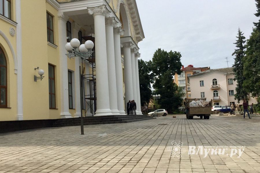 В Великих Луках идут последние приготовления перед открытием Драмтеатра и празднованием Дня города (ФОТО)