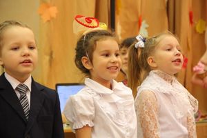 Зачем самых младших учеников 13-й школы испачкали мелом (ФОТО)