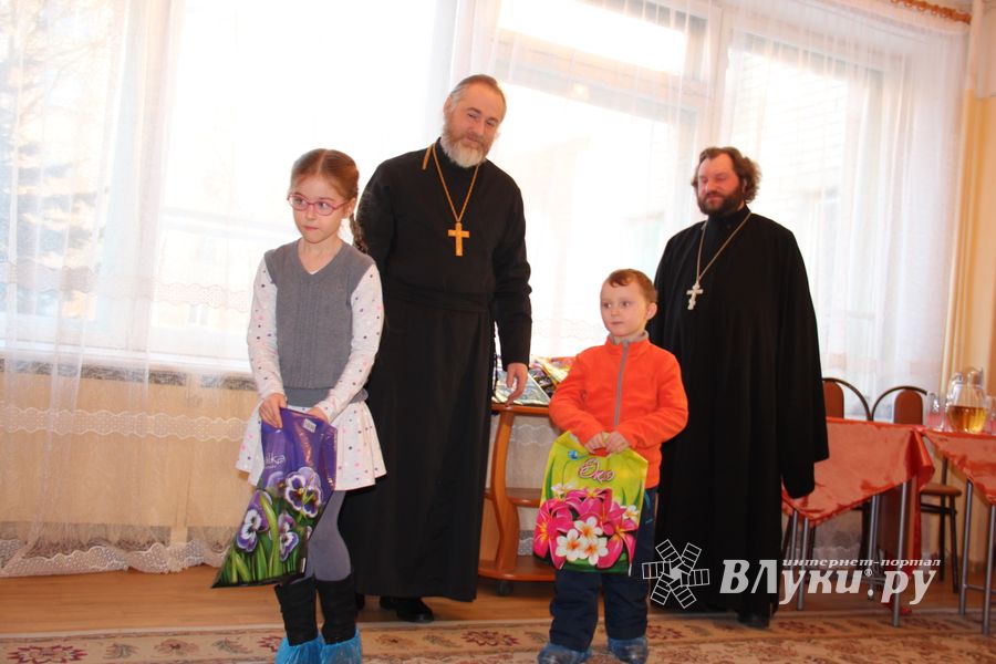 «Красота Божьего мира» в рисунках дошколят Великих Лук (ФОТО)