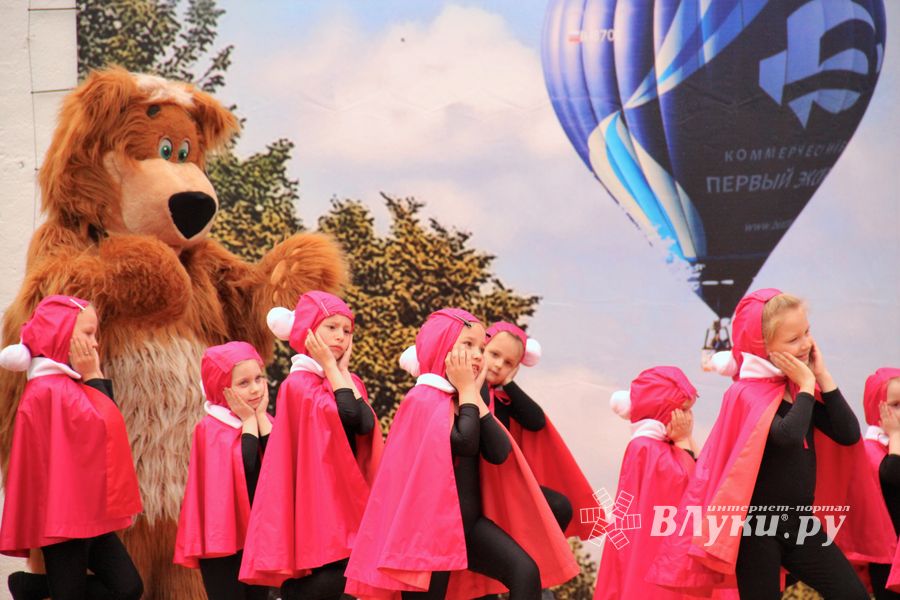 В Великих Луках День России отметили большим концертом (ФОТО)