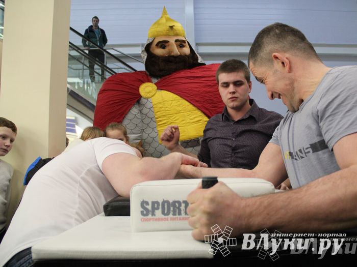 В ТЦ «Апельсин» прошла весенняя ночь распродаж