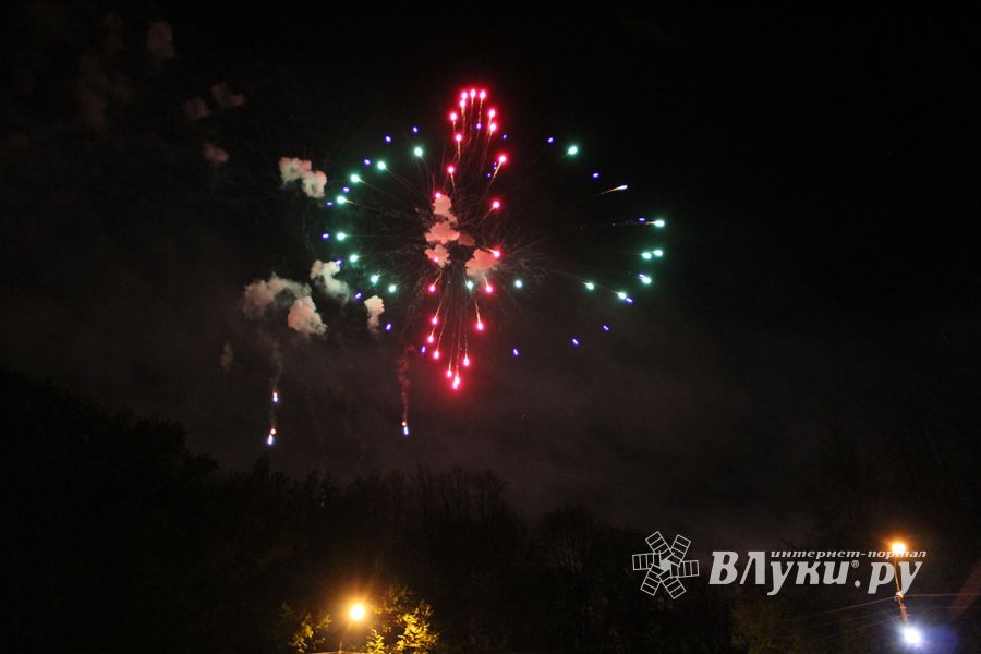 Салют в Великих Луках (ФОТО)