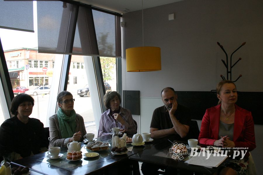 Великолукские школьники посетили "Литературное кафе"