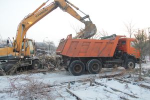 В Великих Луках продолжается расчистка местности для строительства путепровода (ФОТО)