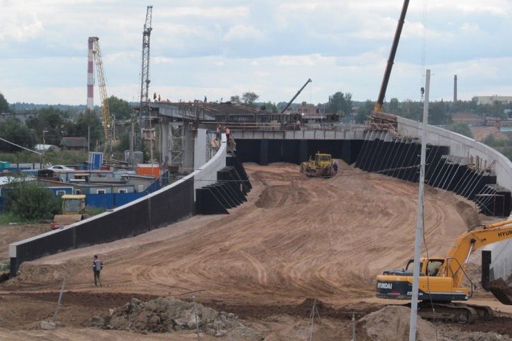 Строители готовятся к сборке пролета правого направления на путепроводе Великих Лук (ФОТО)