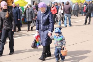 В Великих Луках проходит Весенняя ярмарка