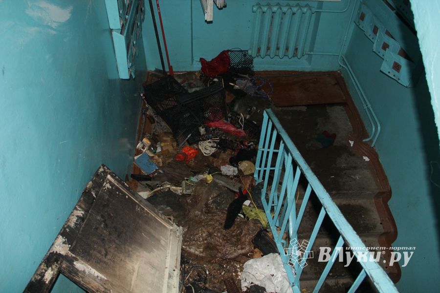 Фоторепортаж: пожар на Зверева в Великих Луках (ФОТО 18+)