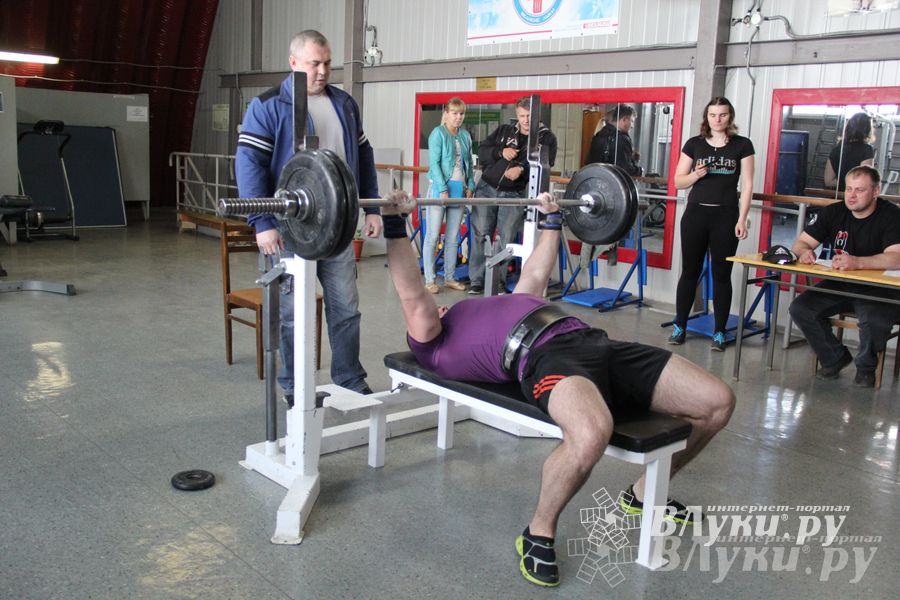 В Великих Луках прошел Чемпионат города по Русскому жиму и армлифтингу (фото)
