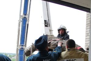 В Великих Луках прошли областные соревнования среди пожарных по спасению пострадавших