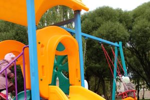 Благоустроенный сквер по улице Жукова начал радовать детей (фото)