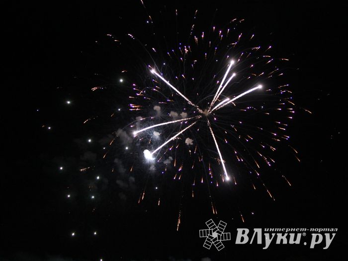 Огненные шоу состоялись над Ловатью (ФОТО)