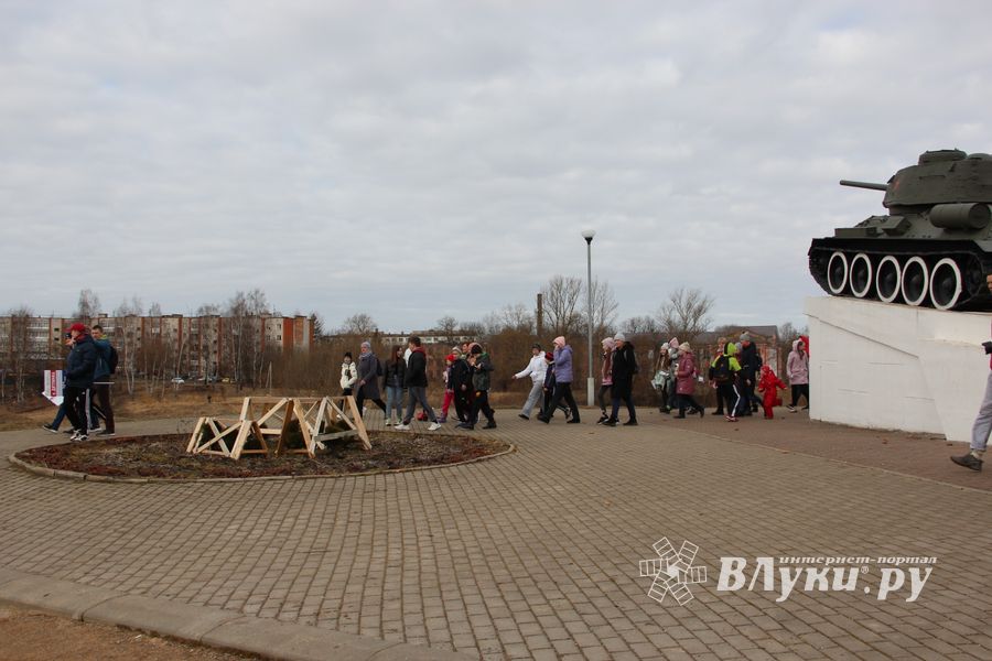 Великолучане присоединились к Всероссийской акции по ходьбе (ФОТО)