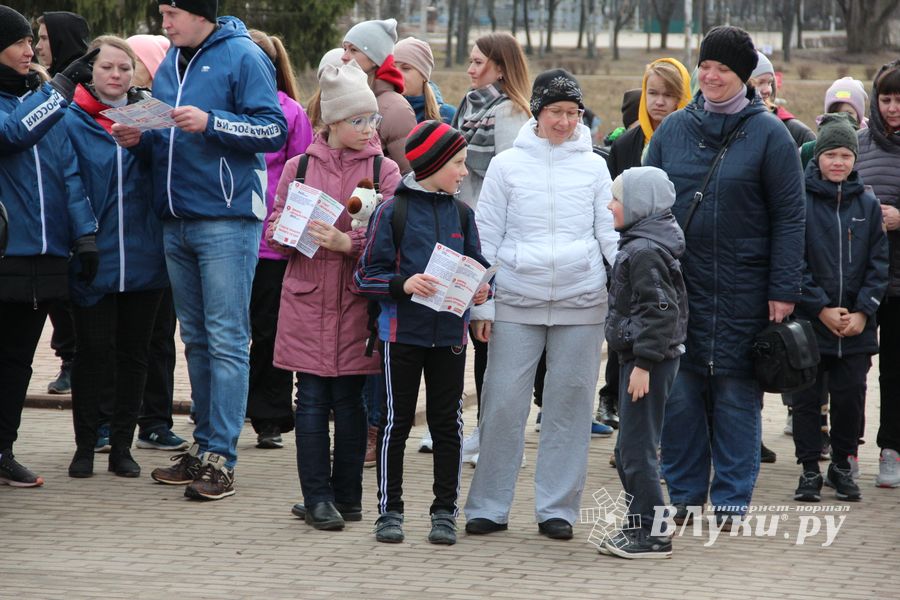 Великолучане присоединились к Всероссийской акции по ходьбе (ФОТО)