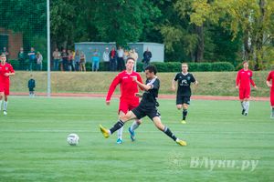 Матчи по футболу в рамках Первенства России проходят в Великих Луках (фото)