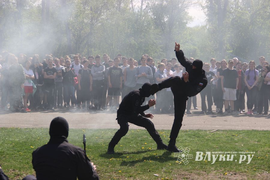 Спецназ «разгромил» на Дятлинке «банду»