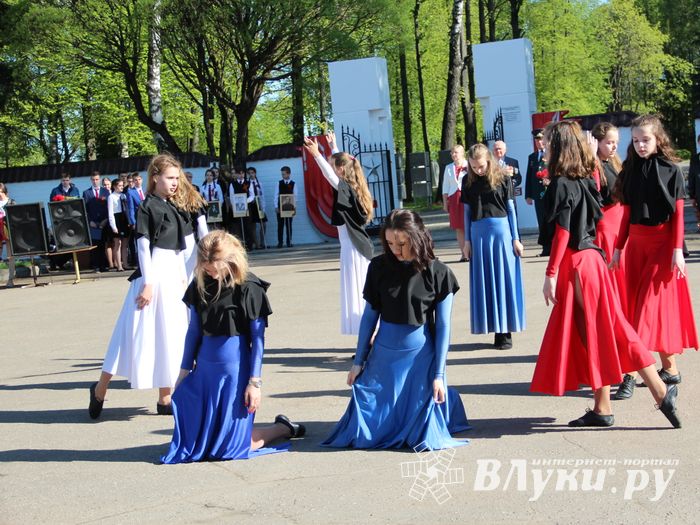 Юные великолучане почтили память бойцов Великой войны (ФОТО)