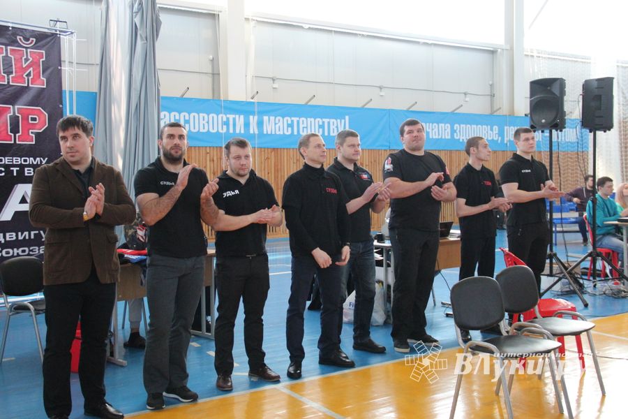 В Великих Луках проходит открытый кубок по смешанному боевому единоборству ММА (ФОТО) (12+)