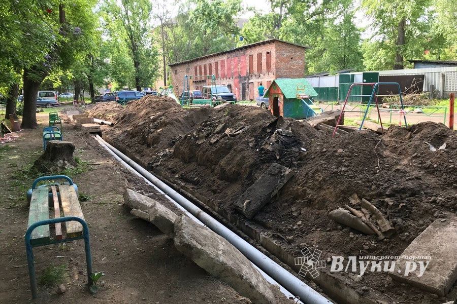​В Великих Луках, на территории детского сада №12, ведется замена отопительной системы (ФОТО)