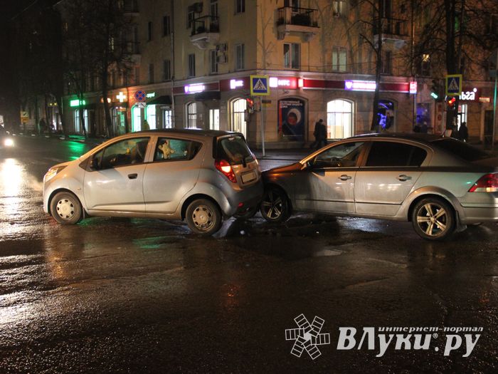 ДТП на перекрёстке Ленина-Зверева (ФОТО)