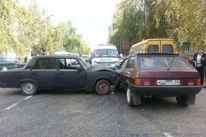 В Великих Луках столкнулись «восьмерка» и «семерка» (ФОТО)