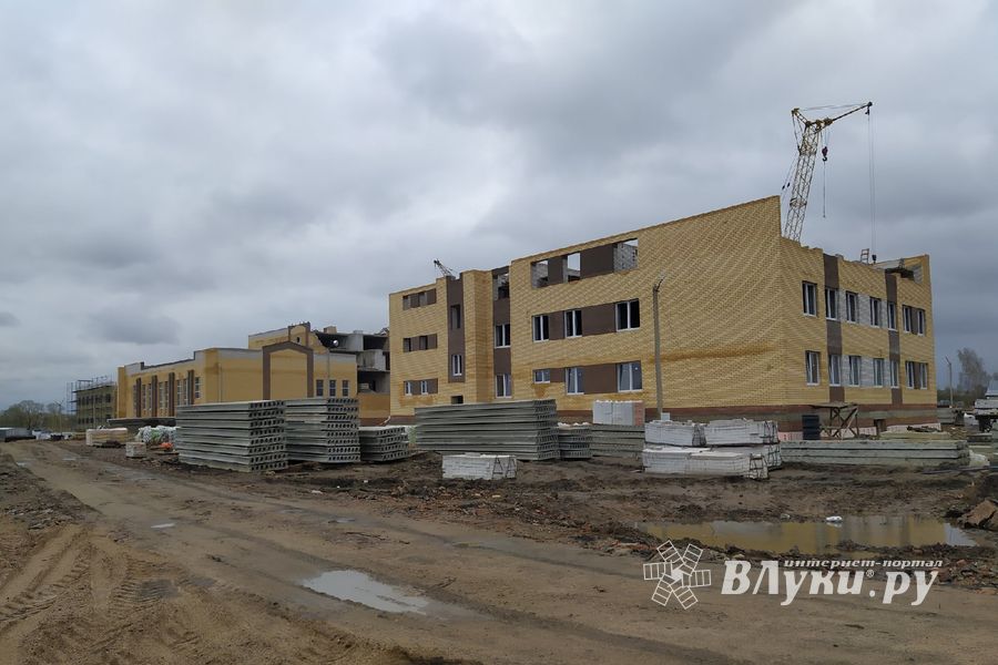 Руководству Великих Лук поручено ускорить строительство школы (ФОТО)
