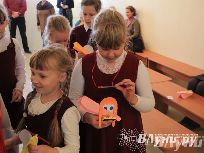 Великолукских лицеистов посвятили в «Маленькие мастера»