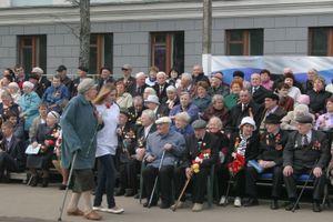 В Великих Луках прошел Военный парад
