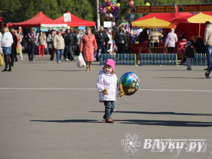 Традиционная весенняя ярмарка прошла в Великих Луках
