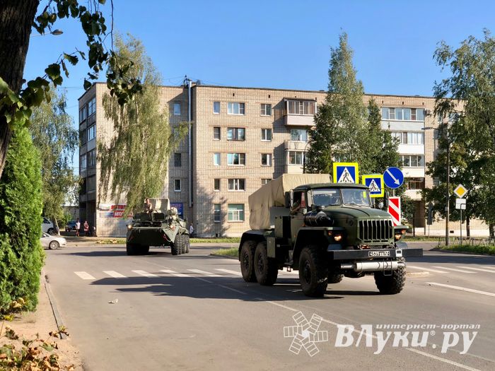 Фотофакт: на улицах города военная техника