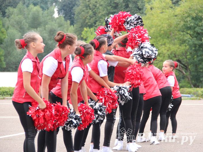В Великих Луках проходит Международный фестиваль-конкурс среди мажореток и барабанщиц (ФОТО)