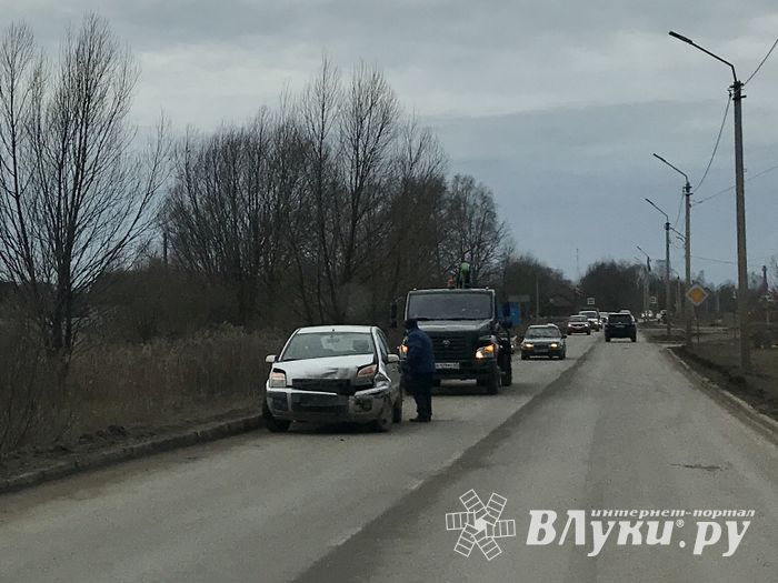 На улице Гражданской после ДТП затруднено движение (ФОТО)