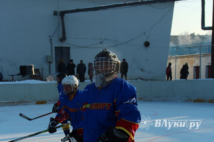 Великолукские хоккеисты разгромили гостей (фото)