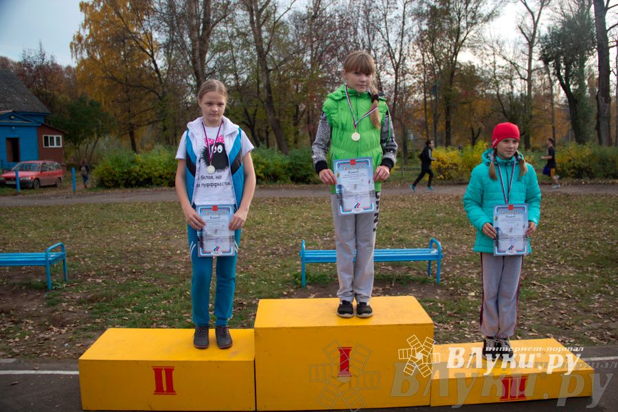 В Великих Луках прошел «Осенний кросс» 