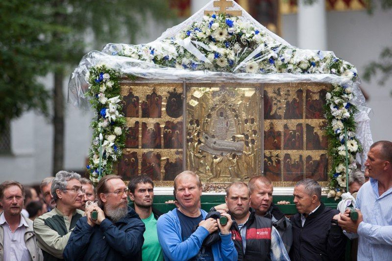 Андрей Турчак вместе с верующими принимает участие в праздновании Успения Пресвятой Богородицы (ФОТО)