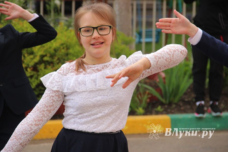 Ученики школы №13 попрощались с начальной школой (ФОТО, ВИДЕО)