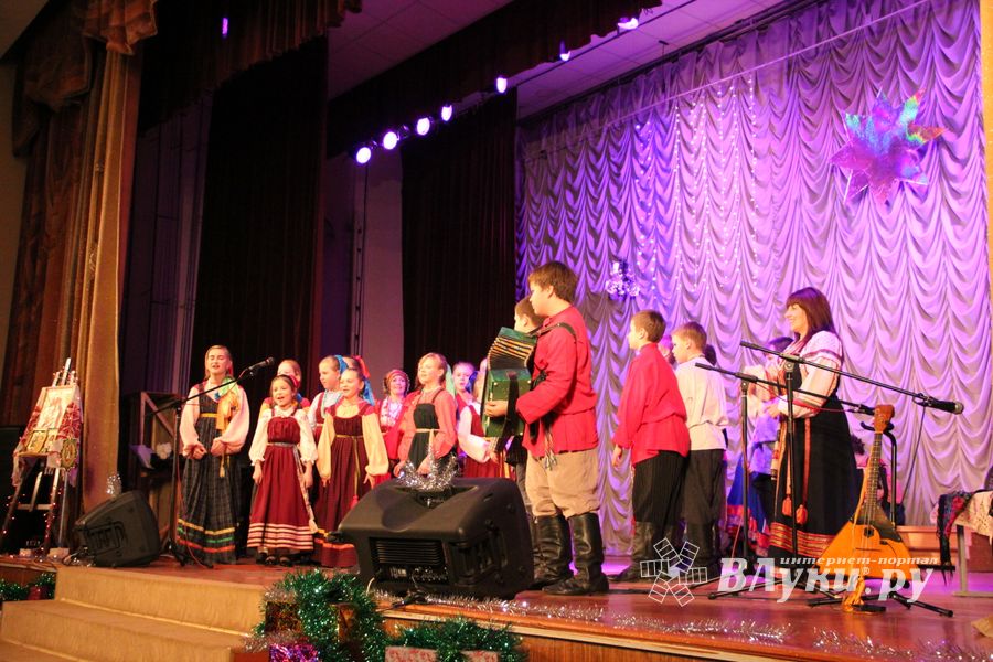 В Великих Луках состоялся праздничный концерт «В Светлый праздник Рождества» 