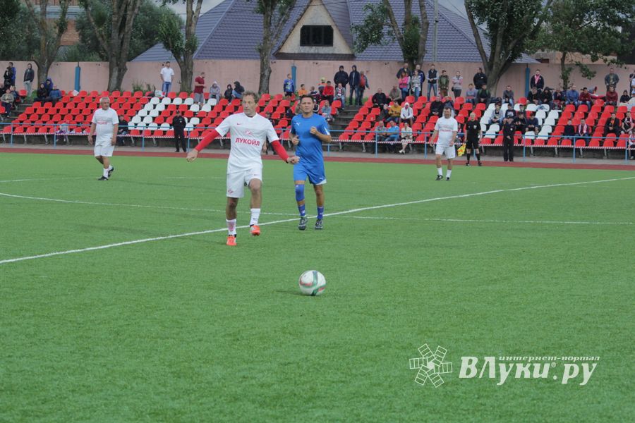 Матч ветеранов ФК «Спартак» и ветеранов великолукского футбола на «Экспрессе» (ФОТО)