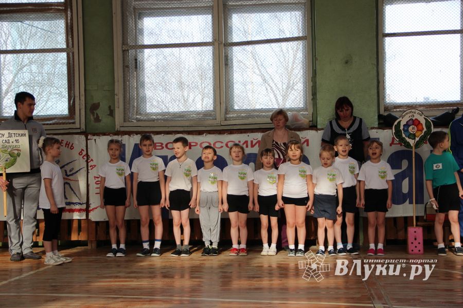 В Великих Луках стартовали спортивные соревнования среди дошколят «Юные олимпионики»