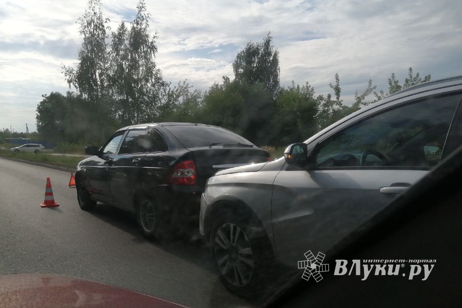 Из-за ДТП на улице Дружбы частично затруднено движение (ФОТО)