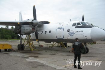 В Пскове пассажирский самолет укатился со взлетной полосы (фото)