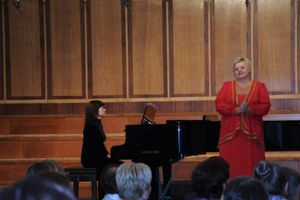 Артисты центра эстетического воспитания праздничным концертом поздравили людей мудрого возраста с праздником (фото)