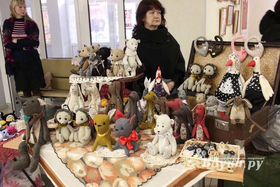 В Великих Луках открылась 8-ая Великолукская универсальная выставка (ФОТО)