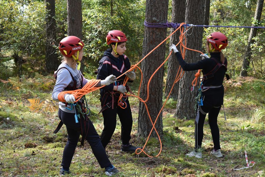 Великолукские школьники приняли участие в туристском слёте «Дорогу осилит идущий» (ФОТО)