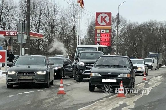 На Гагарина из-за ДТП затруднено движение транспорта (ФОТО)